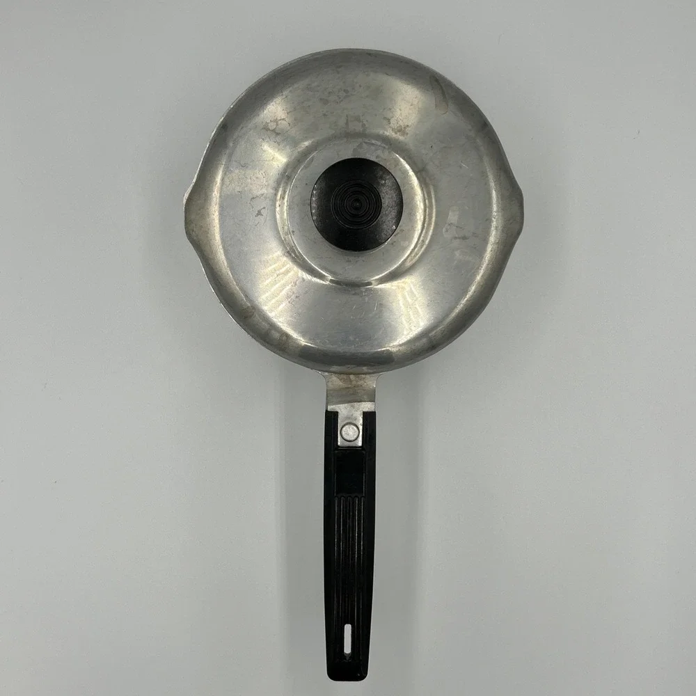 Vintage Magnalite Classic 2 Qt‎ Sauce Pan Double Spout With Lid 4682 Made In USA